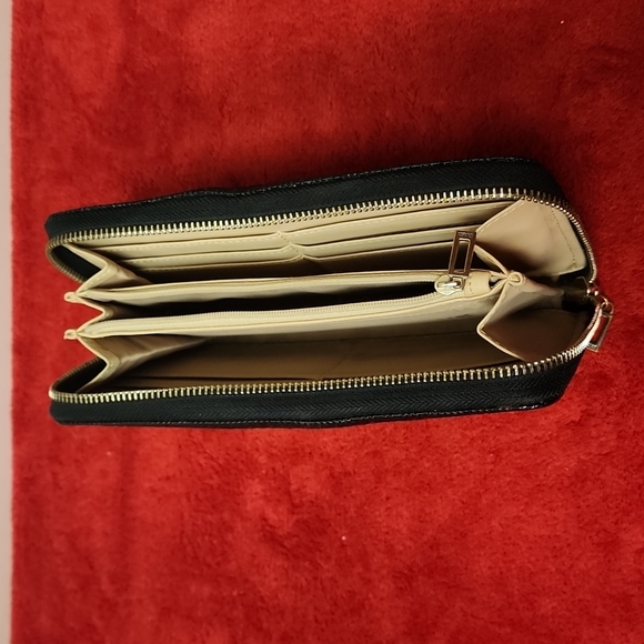 Guess Los Angeles, Black Wallet. - Picture 5 of 12